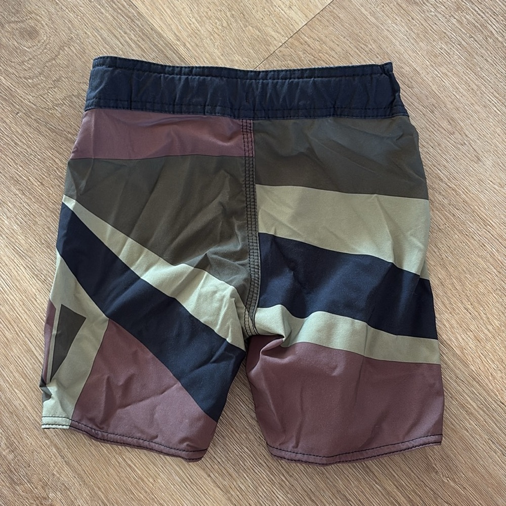 Volcom Mod-Tech board shorts, size 5 - Picture 2 of 6